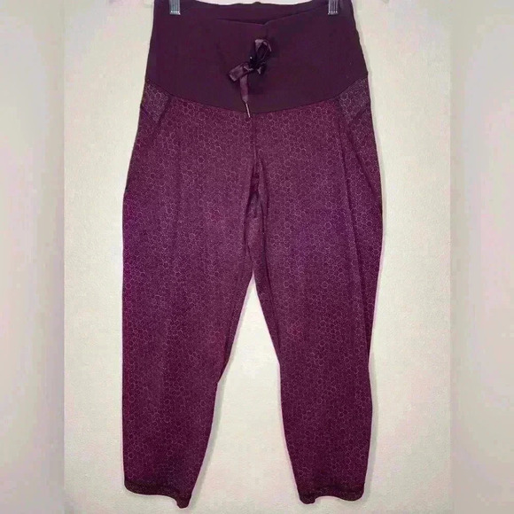 Lululemon Shake It Out Crop Star Pixel Maroon Size 8 - Picture 2 of 3